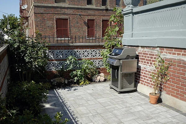 Rented by Compass | media 43