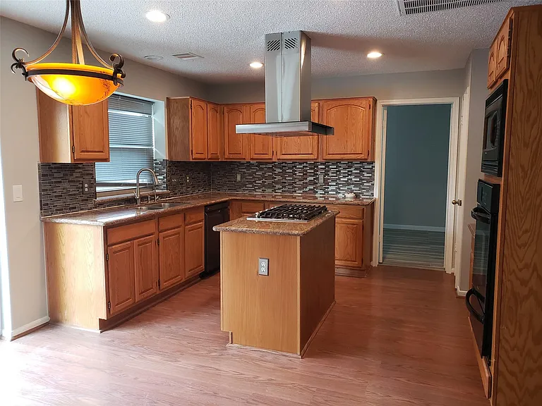 8714 Warrenford Dr — Photo 9