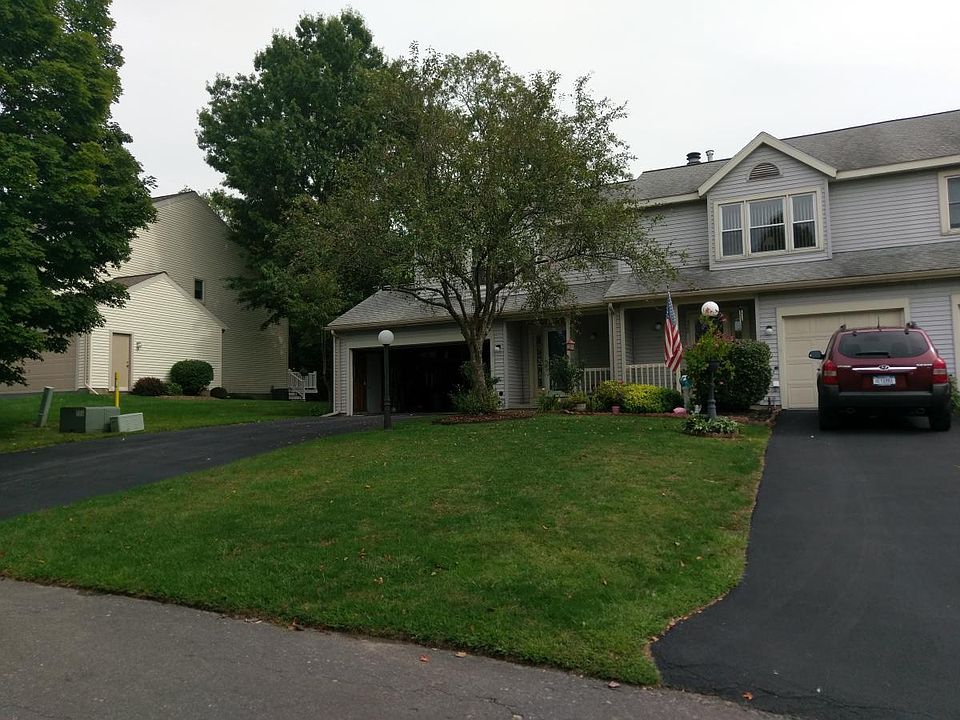 Townhouse- apt on left