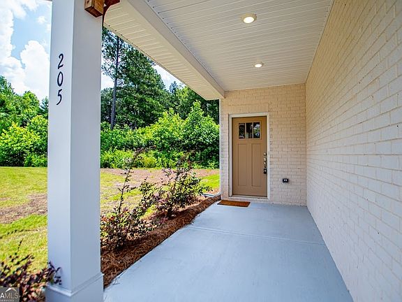 4th image of 205 Vineyard Walk