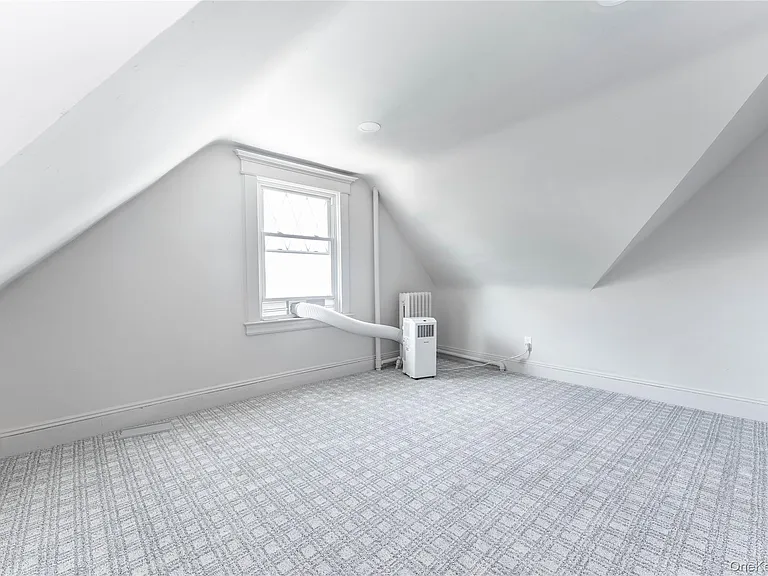 486 Oxford Rd — Photo 27