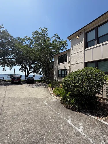 2764 Vernon Ter Photo 1