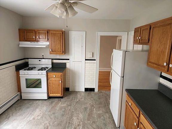 Other side of kitchen.