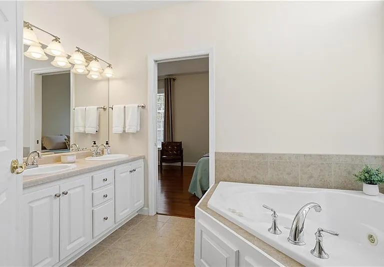819 Strasburg Dr — Photo 30