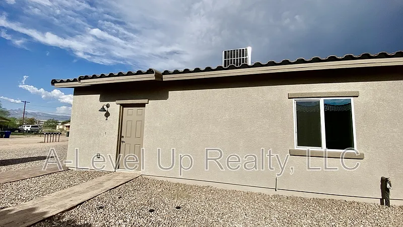 2 bed, 1.0 bath, 1000 sqft, $1,250 — Photo 2