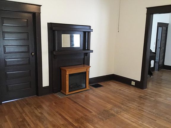 3rd image of 1009 Henry St