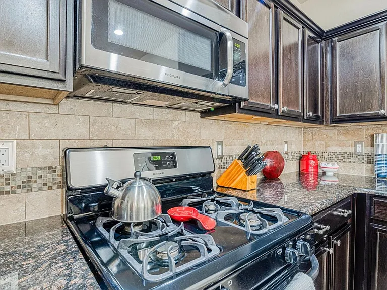 7413 Red Cedar Dr — Photo 30