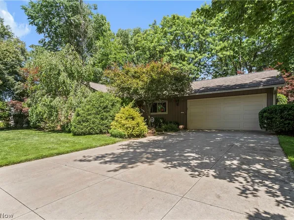 521 Merrimak Dr, Berea, OH 44017