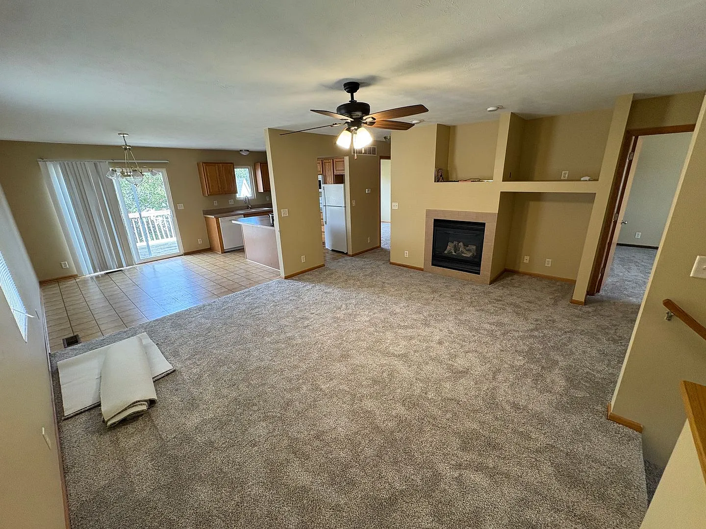 Townhome including Washer/Dryer, 2 Stall Garage — Photo 4