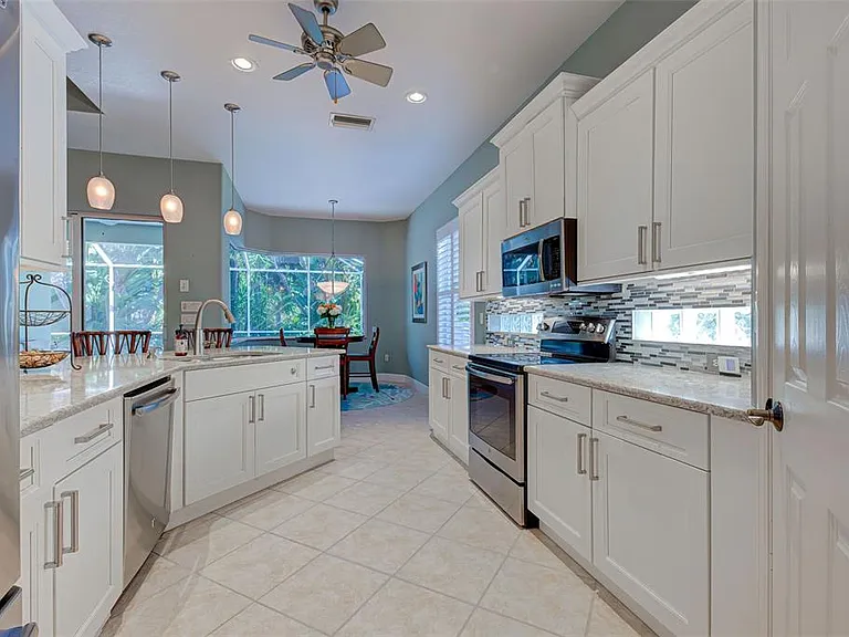 354 Melrose Ct — Photo 16