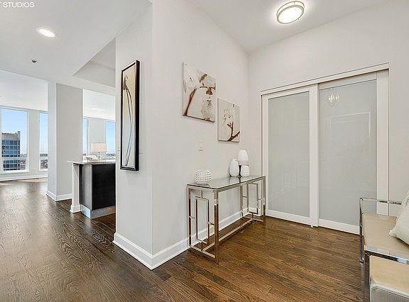 2nd image of 1400 S Michigan Ave APT 2111