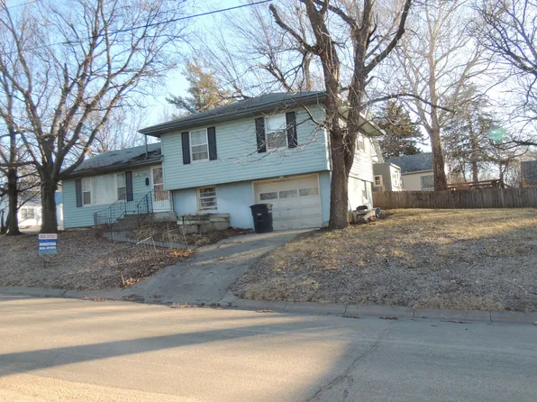 816 12th St, Clay Center, KS 67432