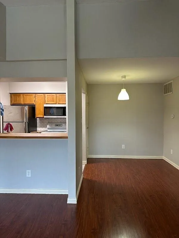 1 bed, 1.0 bath, 588 sqft, $950 — Photo 4