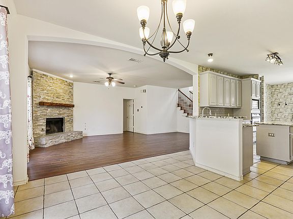 5th image of 8400 Twin Oaks Dr