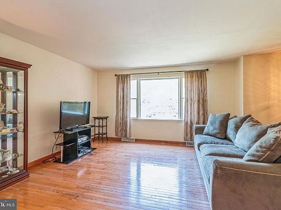 4th image of 5 Goose Pond Rd