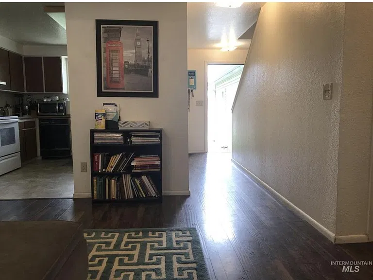 2233 S Euclid Ave — Photo 20