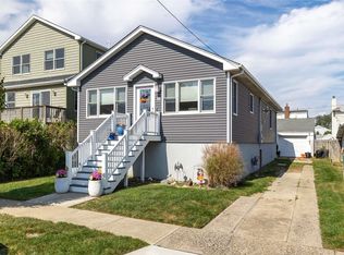 54 Hastings Rd, Island Park, NY 11558