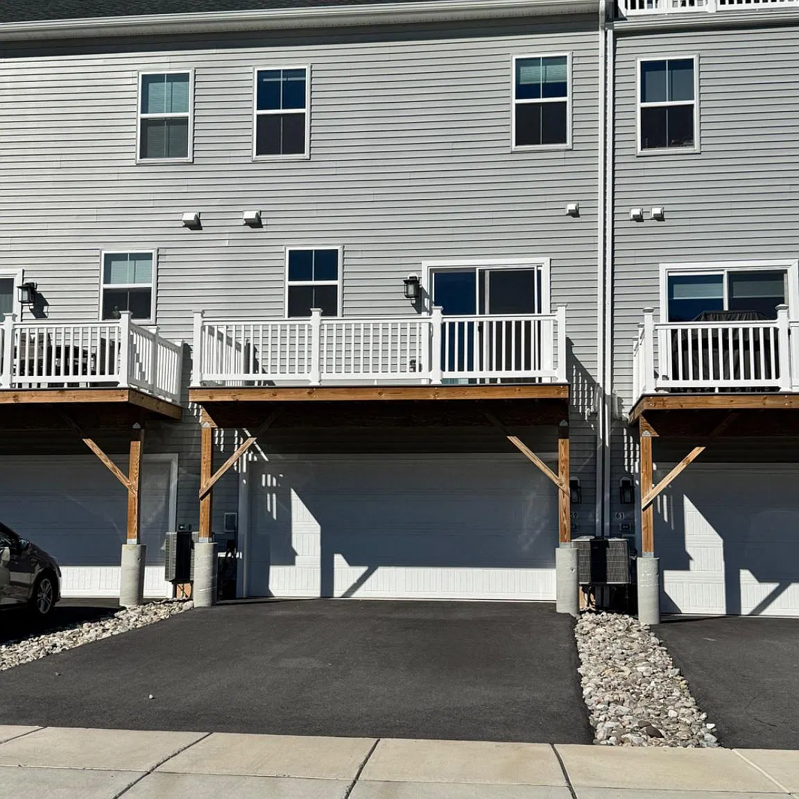 3 bed, 4.0 bath, 2289 sqft, $3,295 — Photo 2