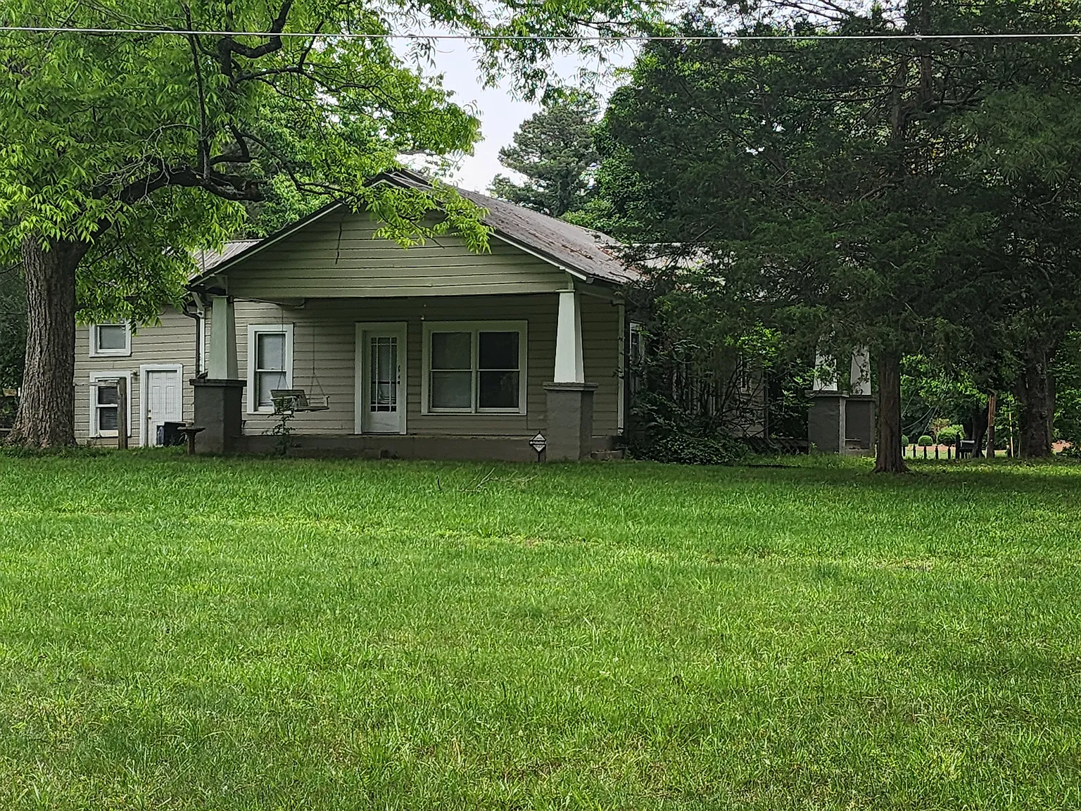 211 E Walnut St — Photo 1