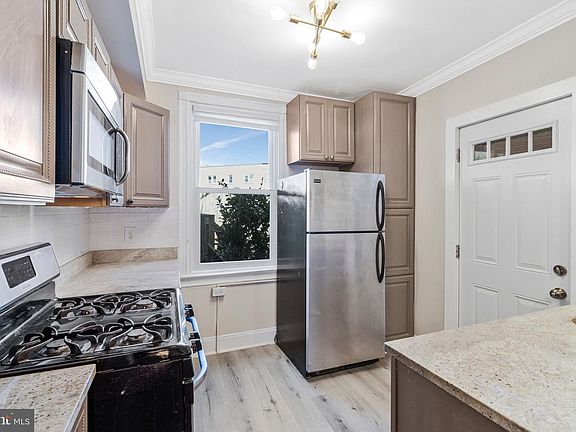 5th image of 1264 Penn St NE