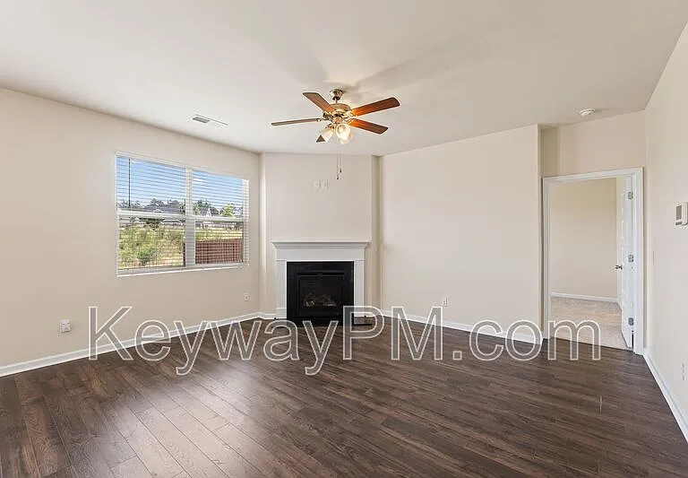 3262 Carmine Ave — Photo 6