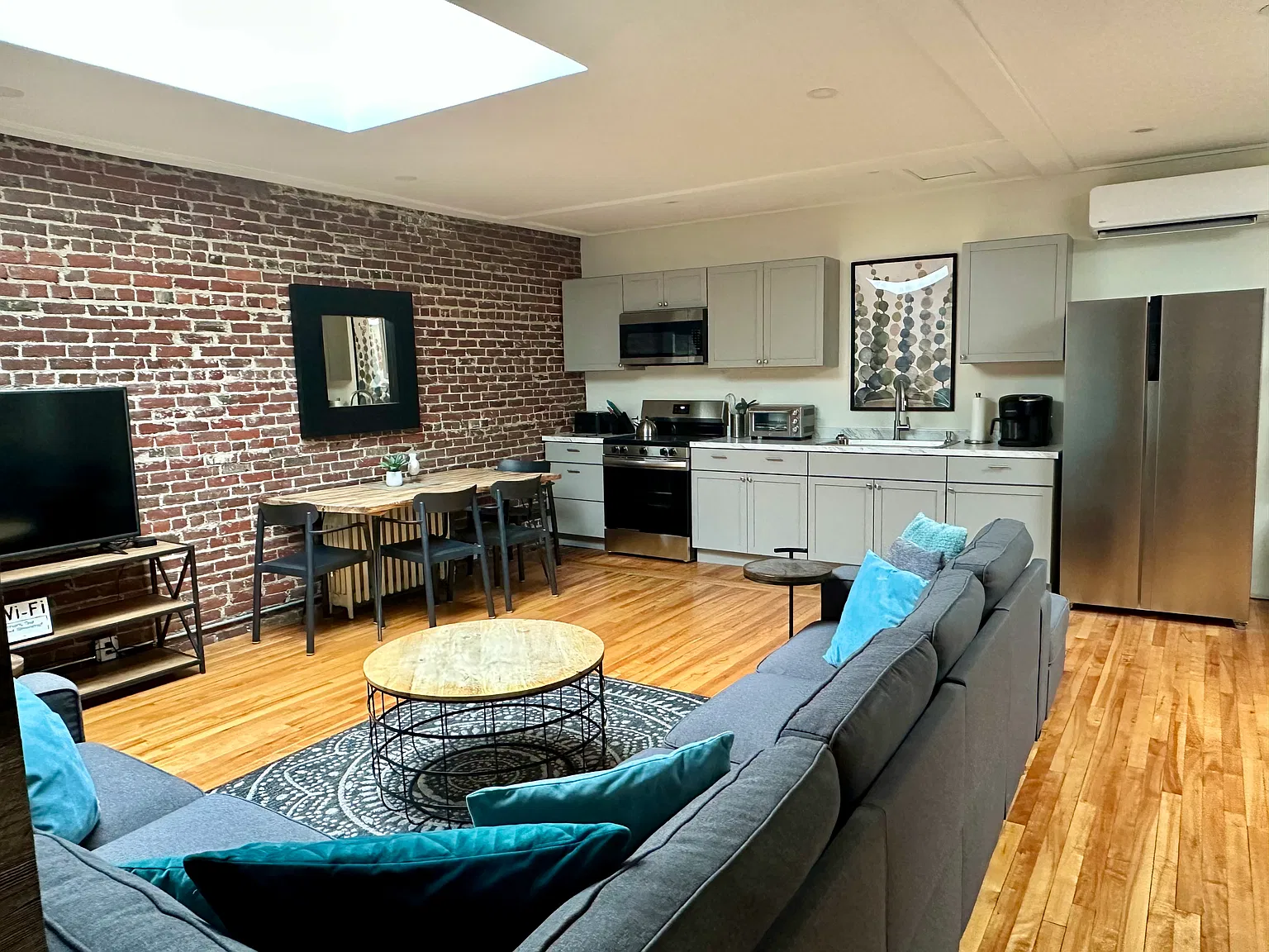 2 bed, 1400 sqft, $2,200 — Photo 2