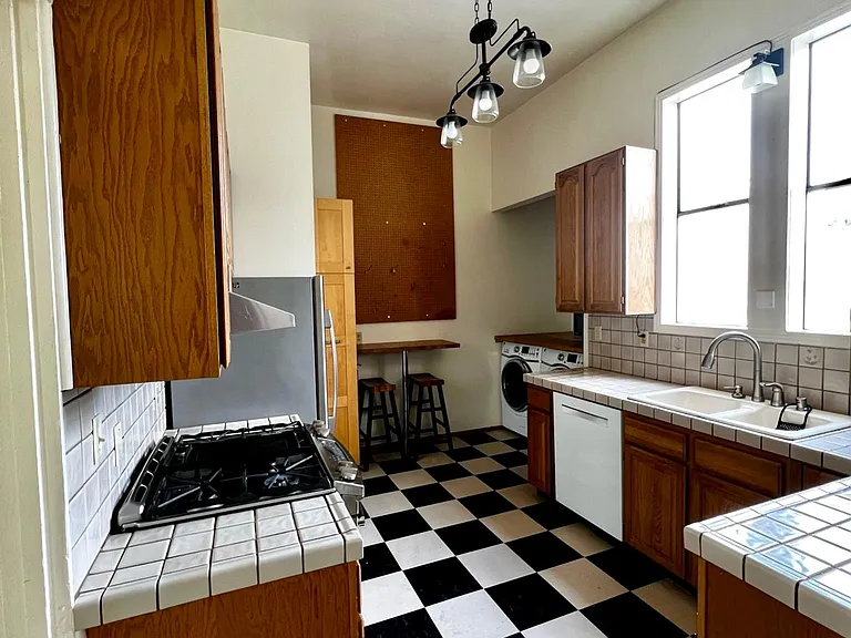 1324 Castro St — Photo 29