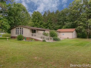 8906 Garbow Rd, Howard City, MI 49329