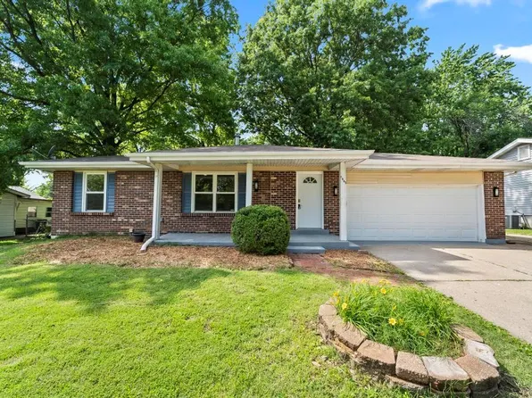 1961 Lakeaire Dr, Saint Louis, MO 63138
