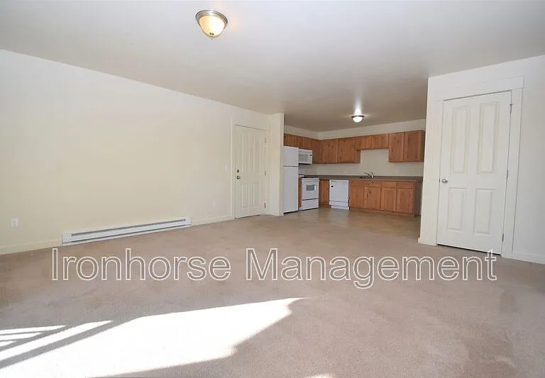 807 W Villard St #21 — Photo 6