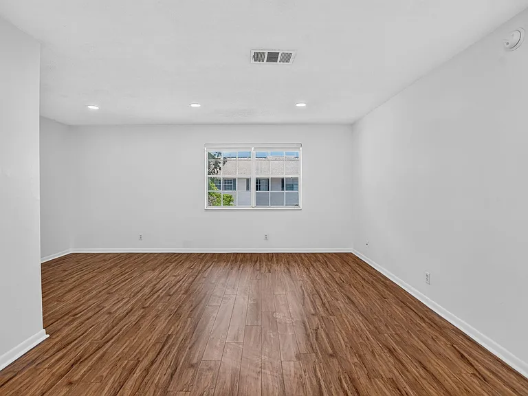 298 SW 6th St #204 — Photo 5