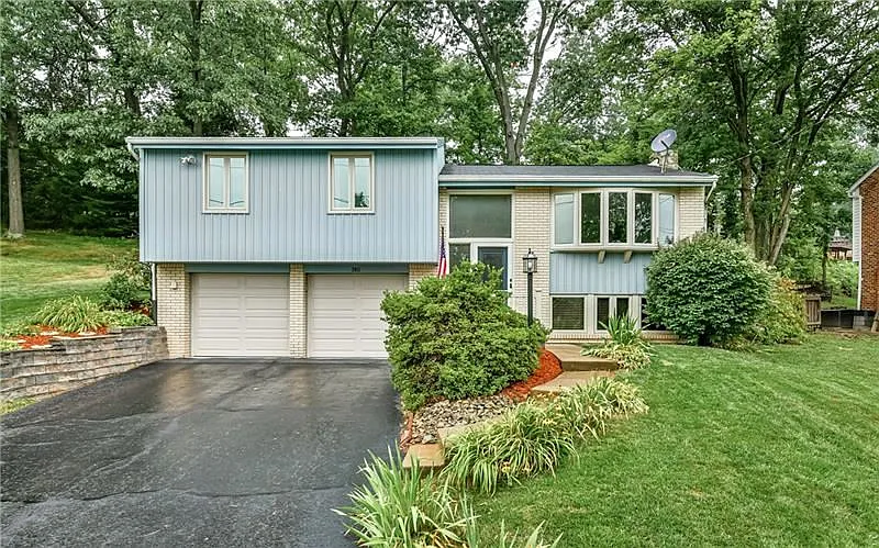 380 Mohican Ave photo 1