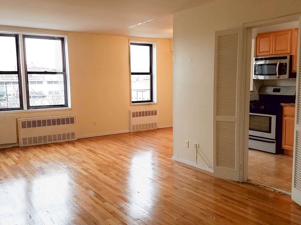 1st image of 490 New York Ave APT 6E