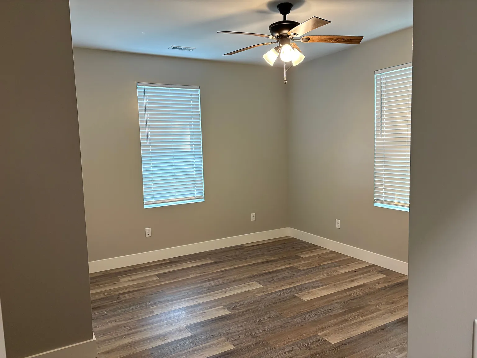 2 bed, 1.0 bath, $1,300 — Photo 3