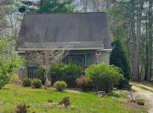 772 Colonial Manor Dr, Jumping Branch, WV 25969