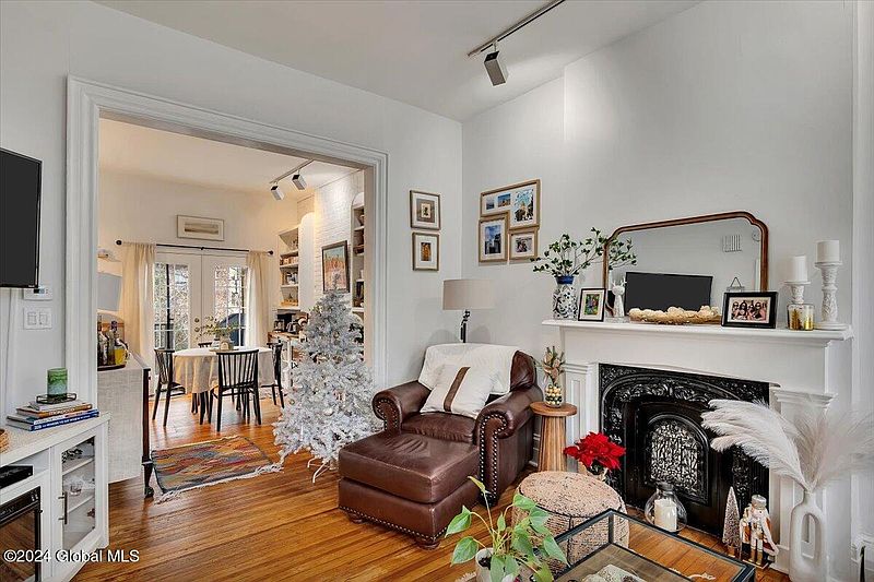 5th image of 301 Hudson Avenue
