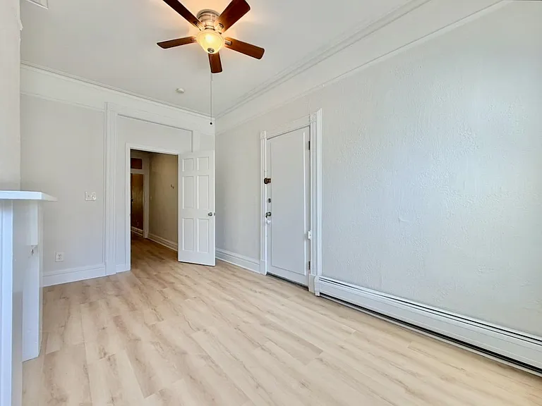 330 Pavonia Ave #1L — Photo 2