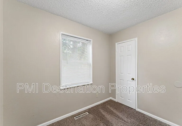 5431 N Indiana Ave — Photo 17