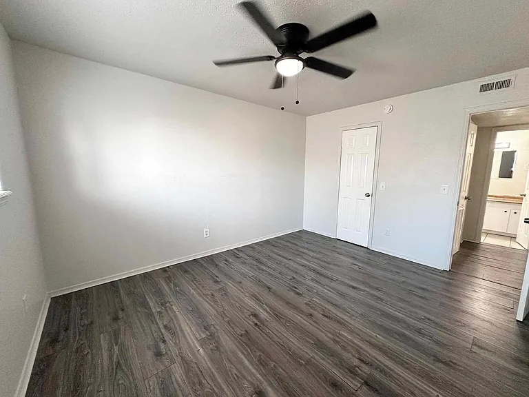 7321 Melrose Ln — Photo 11