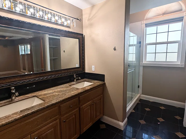 450 NW Pacific Grove Dr — Photo 11