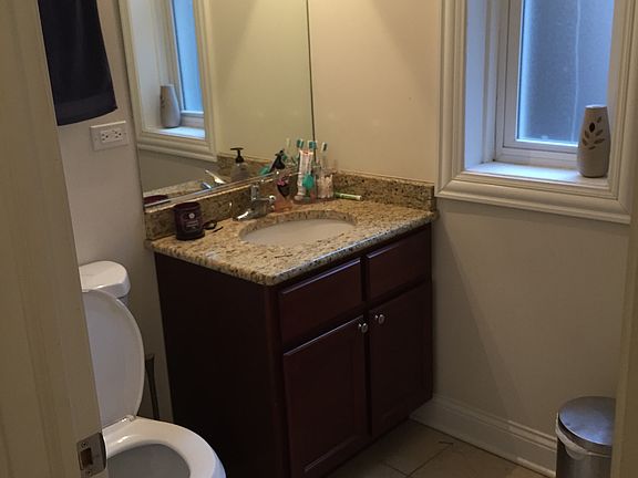 4th image of 2955 N Milwaukee Ave #2