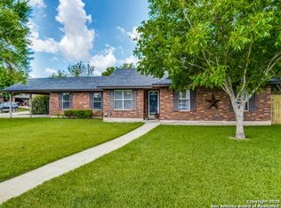 114 Yucca, Jourdanton, TX 78026