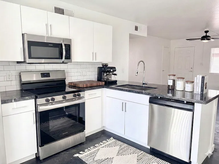 Fairmount Villas — Photo 25