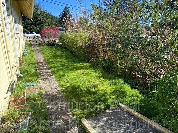 4th image of 4639 SE 51st St