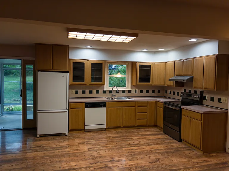 1350 Spring Valley Rd — Photo 5