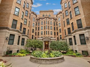 550 W Surf St APT 302, Chicago, IL 60657