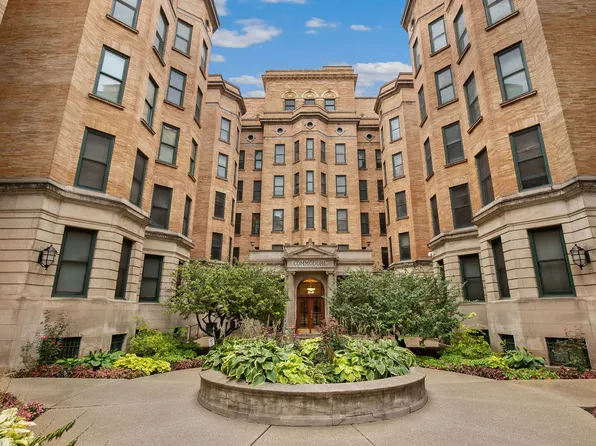 550 W Surf St APT 302, Chicago, IL 60657