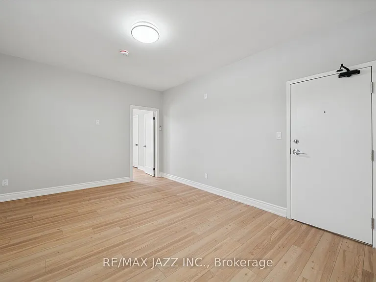 251 Simcoe St S #201 — Photo 2