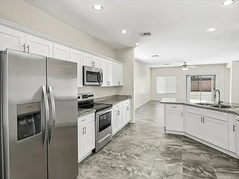 11017 W Madison St — Photo 2