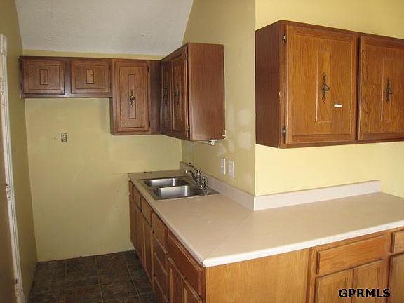 3rd image of 3339 Harney St